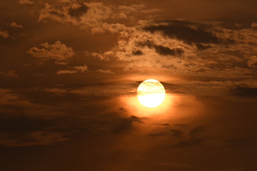 Lonely Sunset !  (stand-alone wonder of nature.)