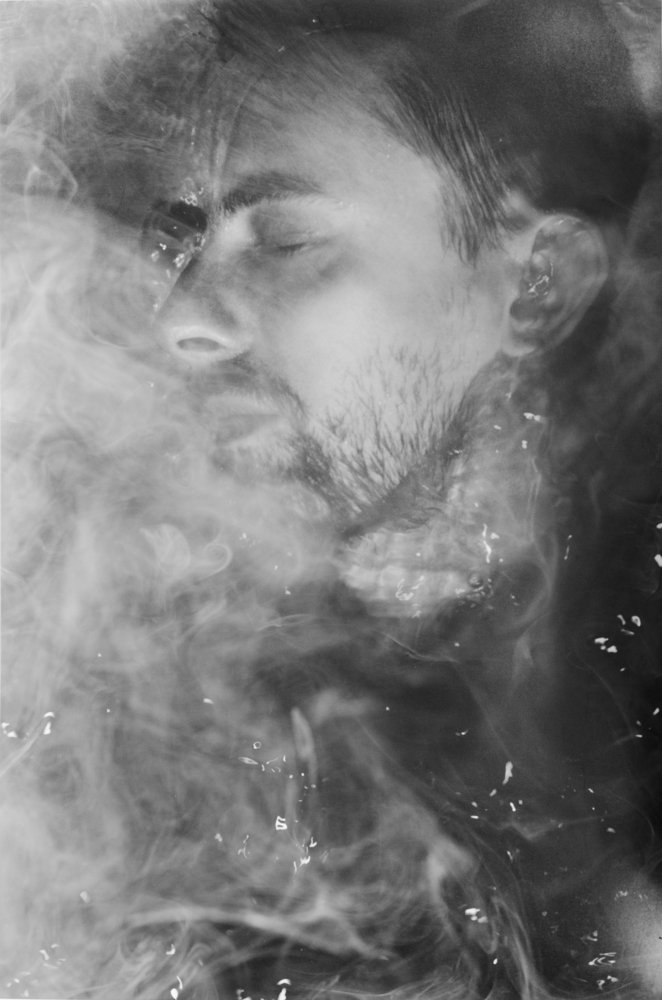 Черно-белый оттенок подавленности