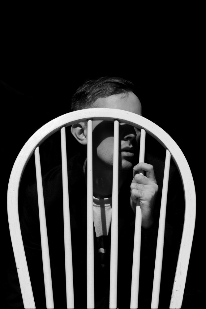 Черно-белый оттенок подавленности