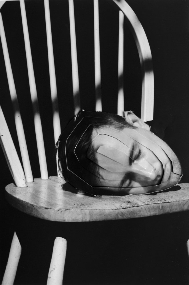 Черно-белый оттенок подавленности