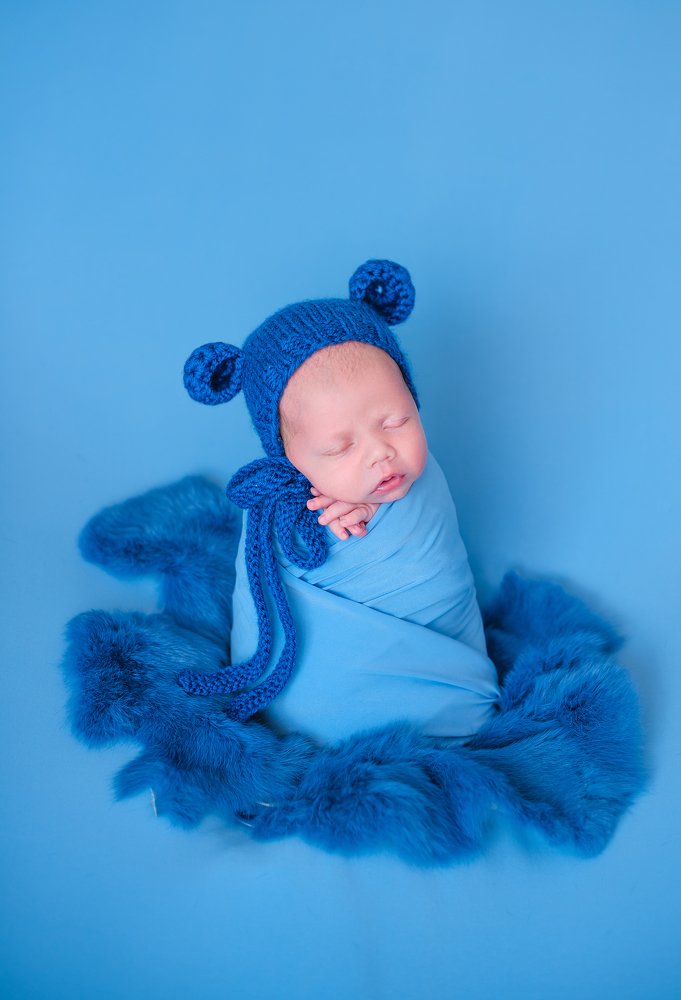 Новорожденый малыш 8 дней.