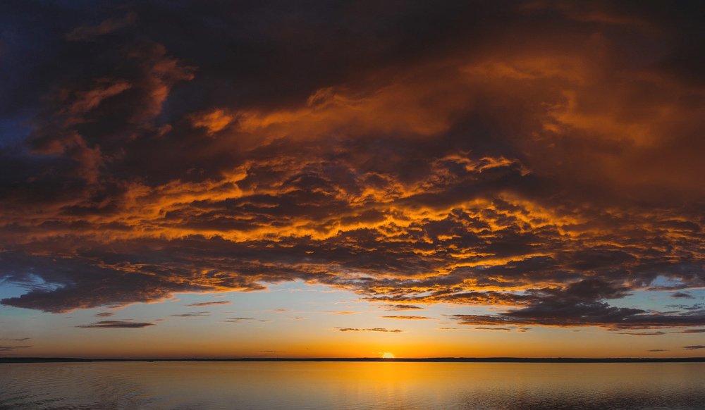 Закат над рекой Волгой