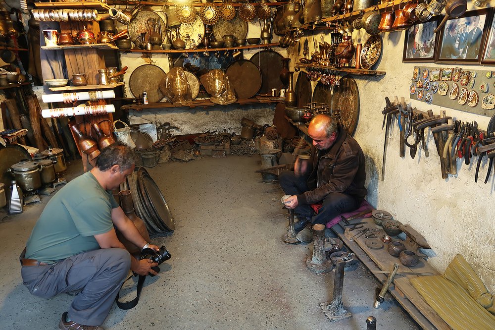 У каждого свой труд...