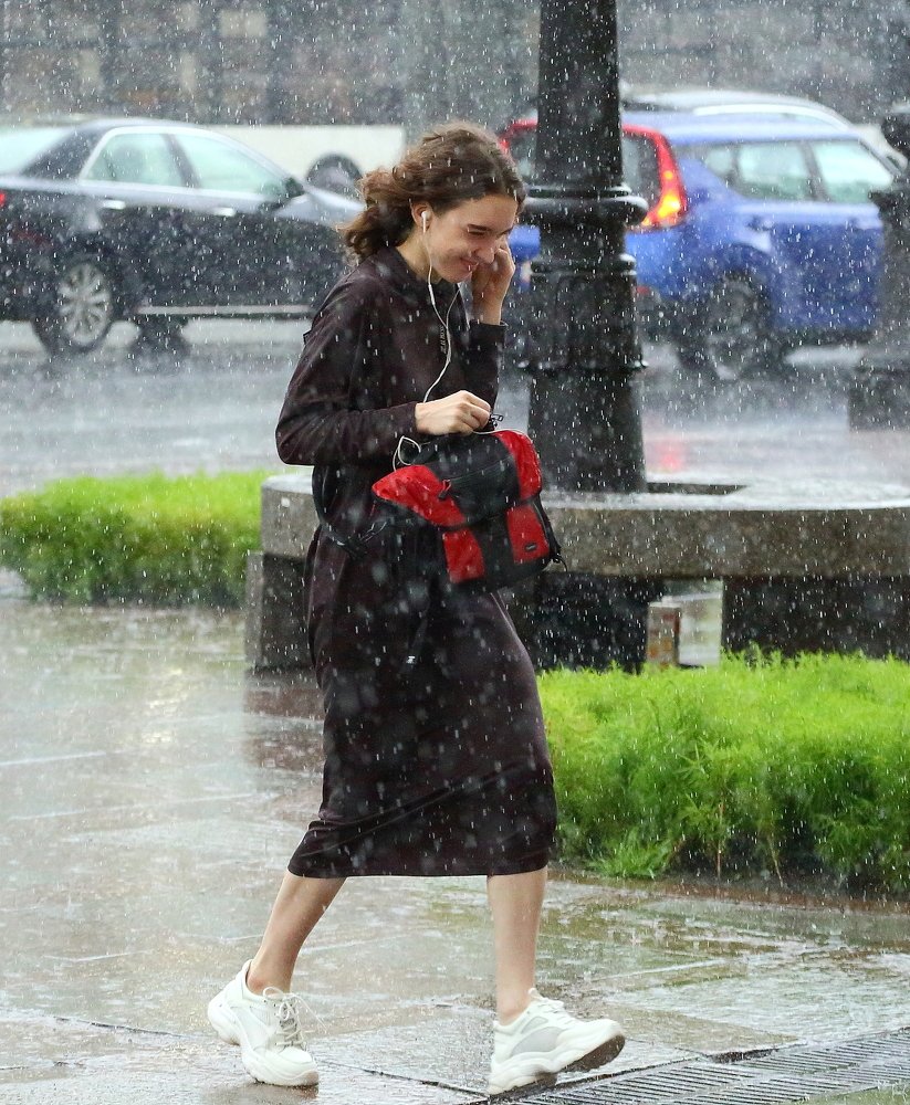 Бегущая под дождем