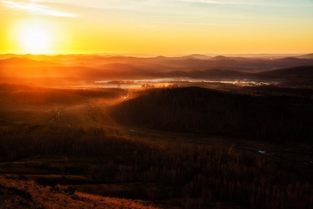 Рассвет на туман на Урале