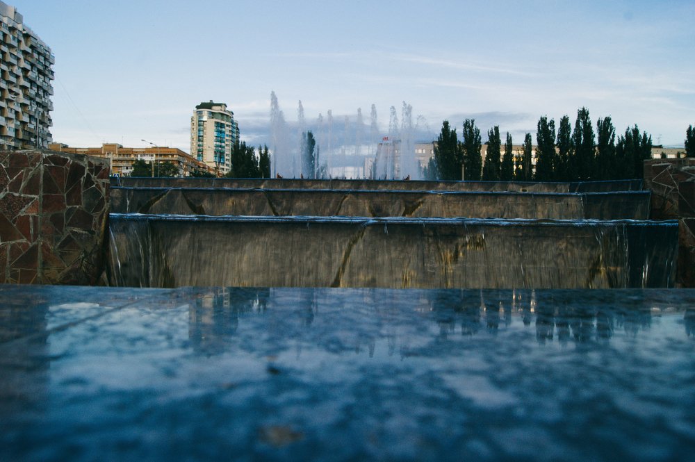 Глаза - это зеркало души, а зеркало города - водная гладь...