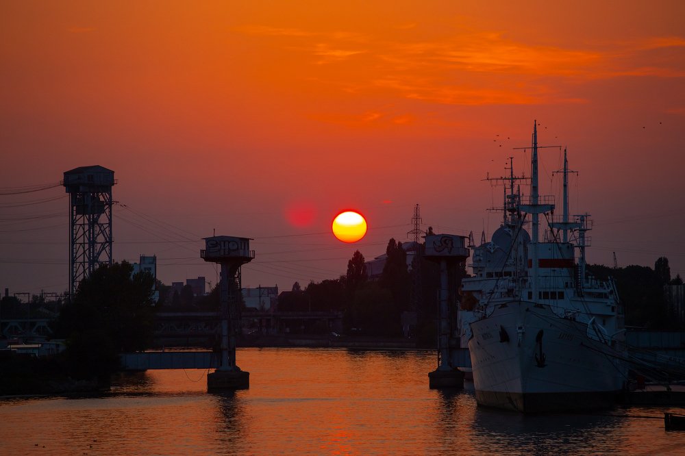Закат над портом