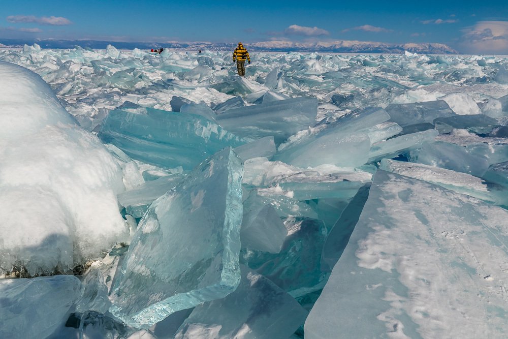 Path through the ice hummocks of Baikal