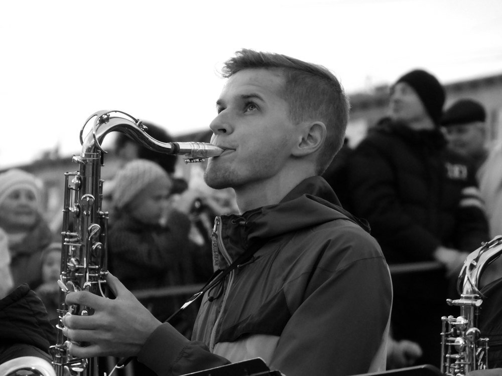 Растворяясь в звуках музыки