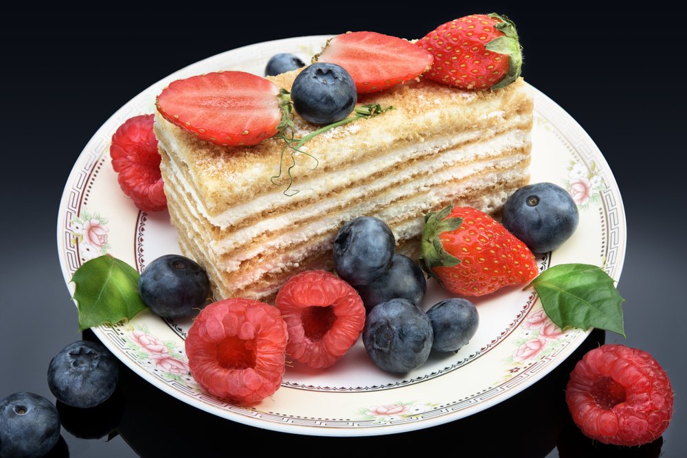 Сметанное с ягодами