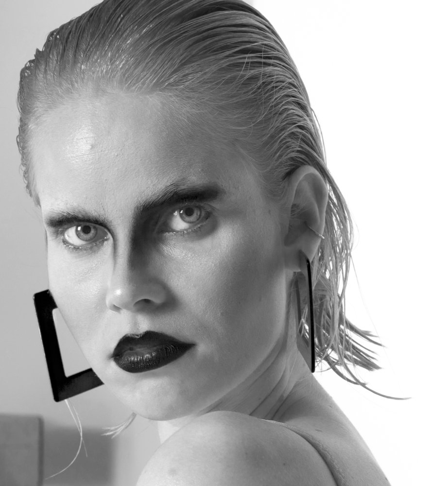 Eyes so transparent that through them the soul is seen