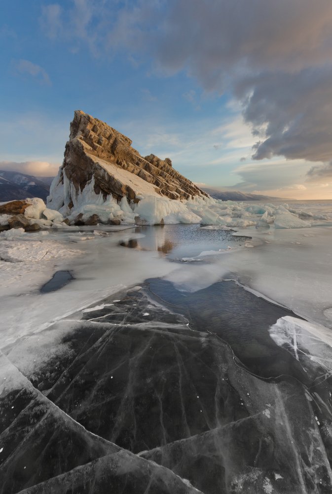 На Байкале тает лед...
