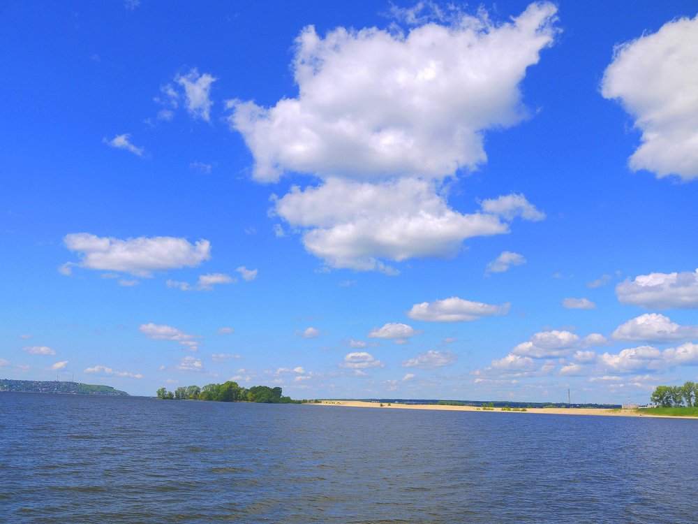 Вода и небо.