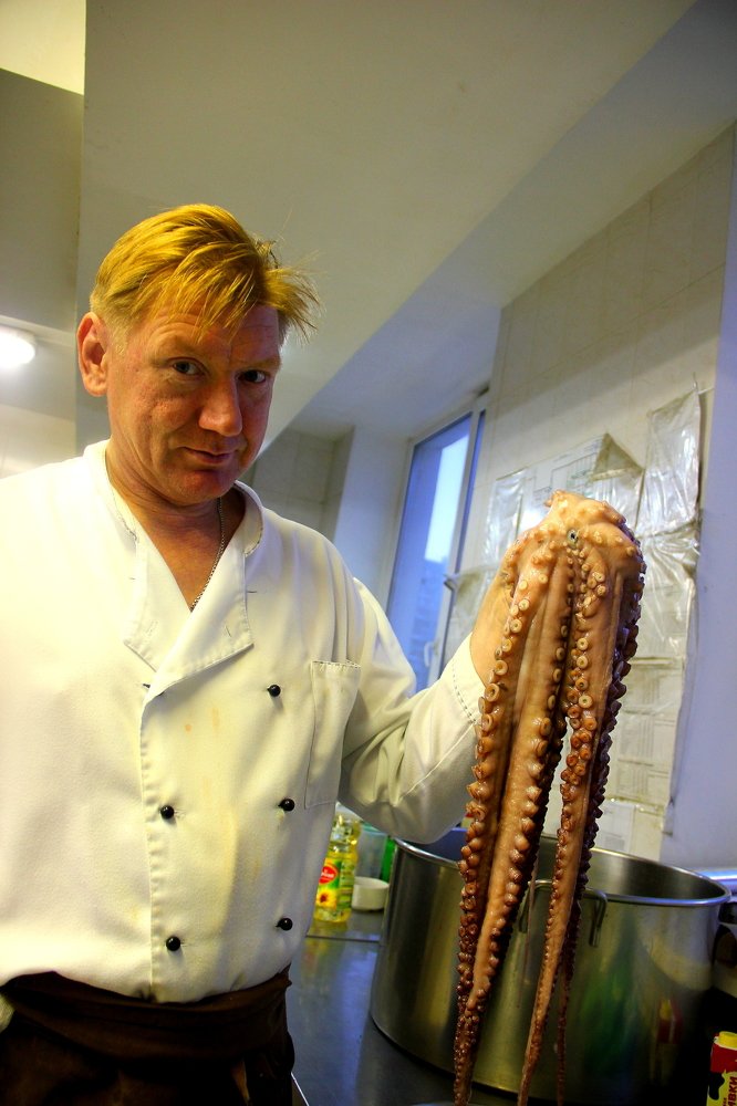 попался- вкусный осьминог