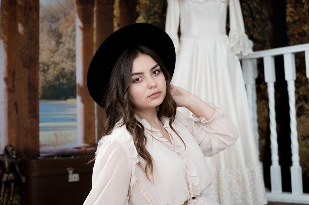 Девушка в музее