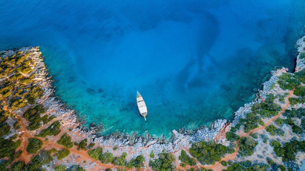 Sailing in the blue gulf