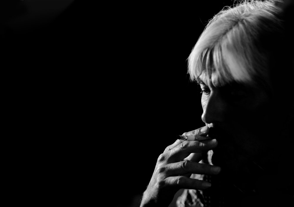 — Курите?  — Бросаю.  — Я тоже. Значит, закурим...