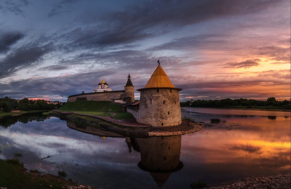 Псков. Летний закат. Summer sunset at Pskov. Russia.