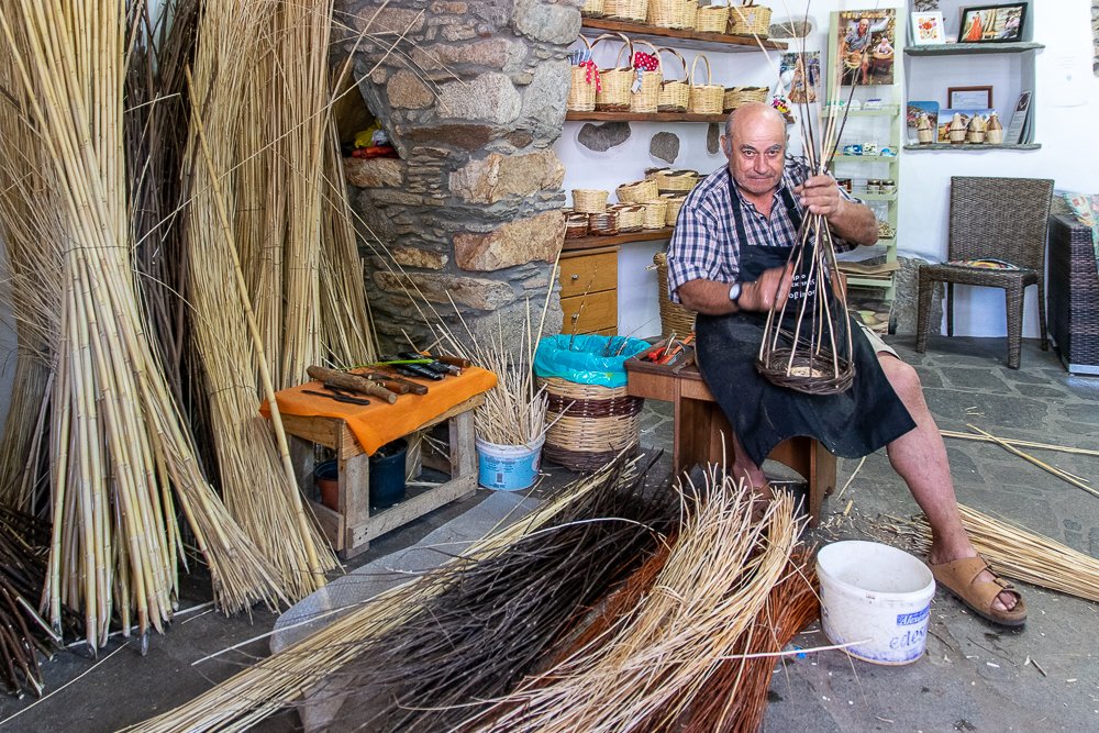 Basket knitter