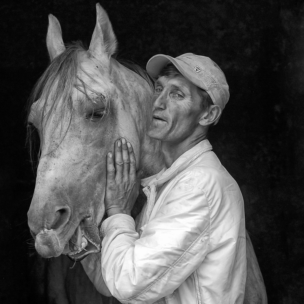 Рассказывай, кто тут тебя обижал...