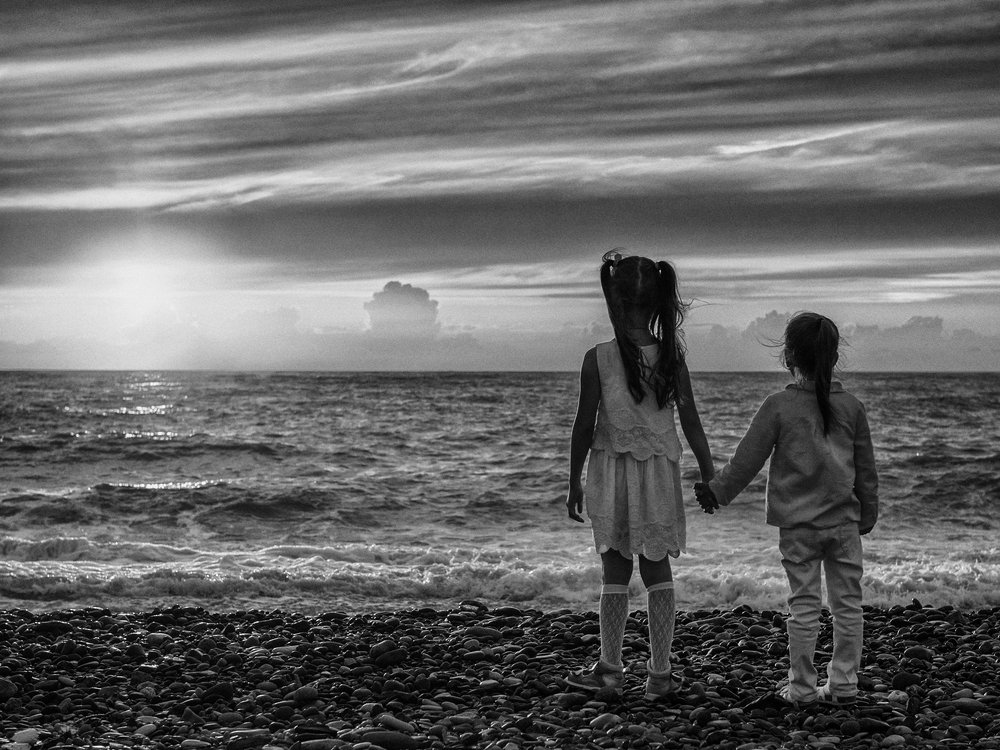 У края горизонта.