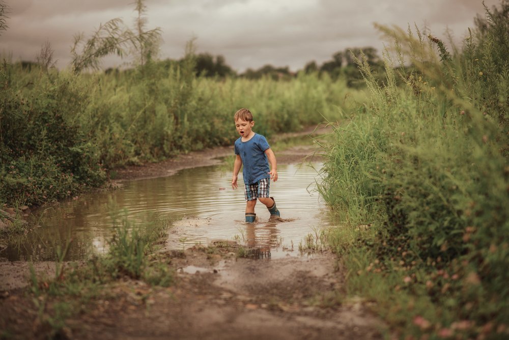 Мне и море поколено