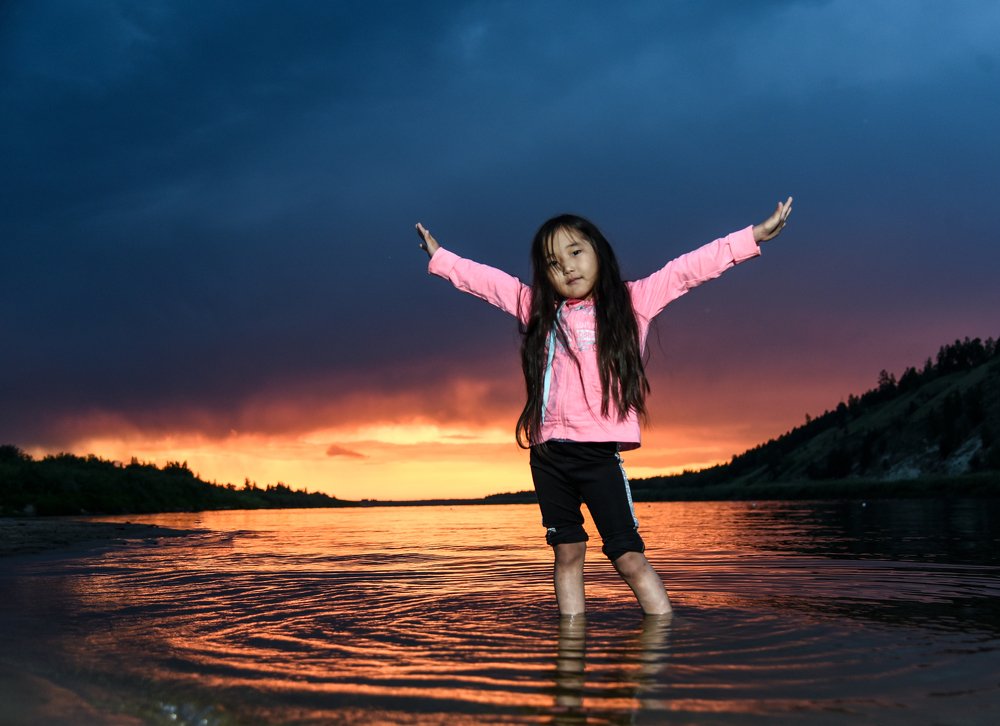 Закат у реки