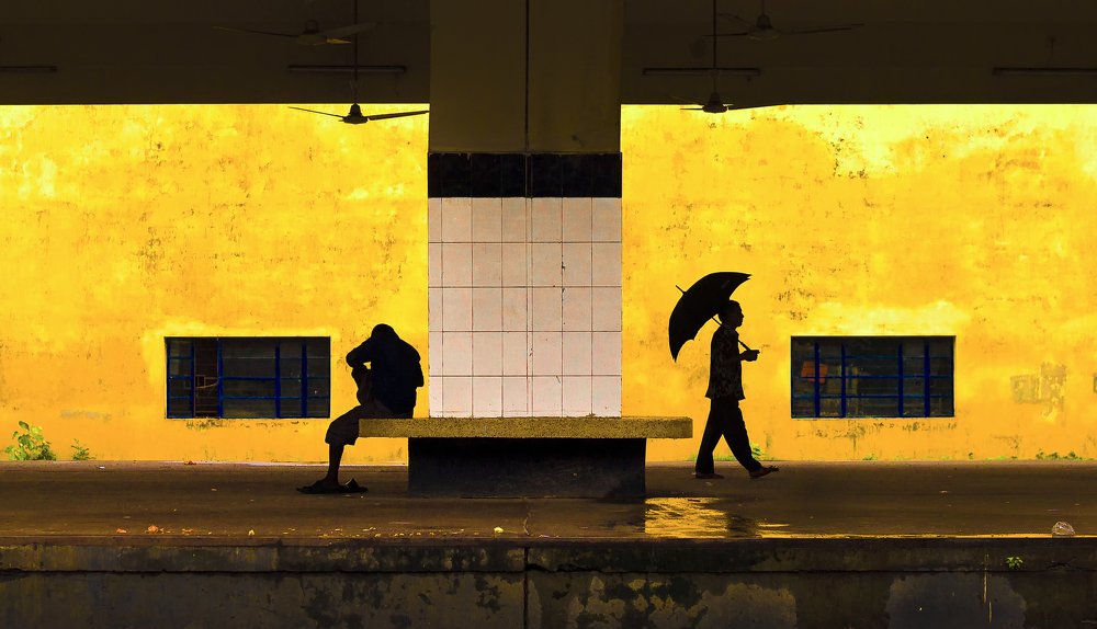 Colorless lives in different frames