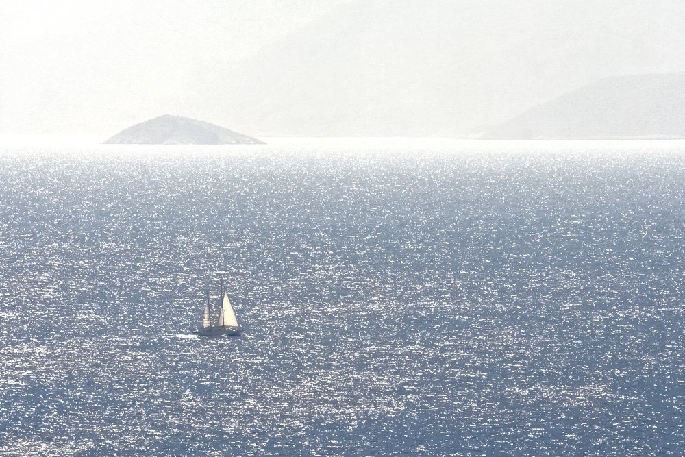 Белеет парус одинокий...