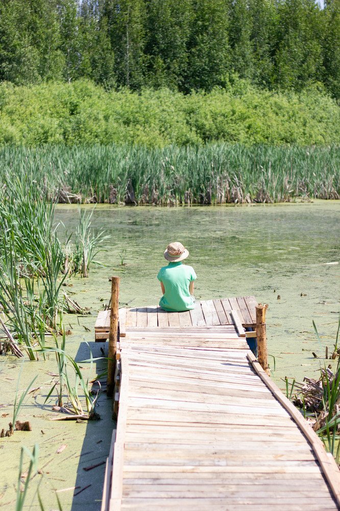 Мальчик на пруду