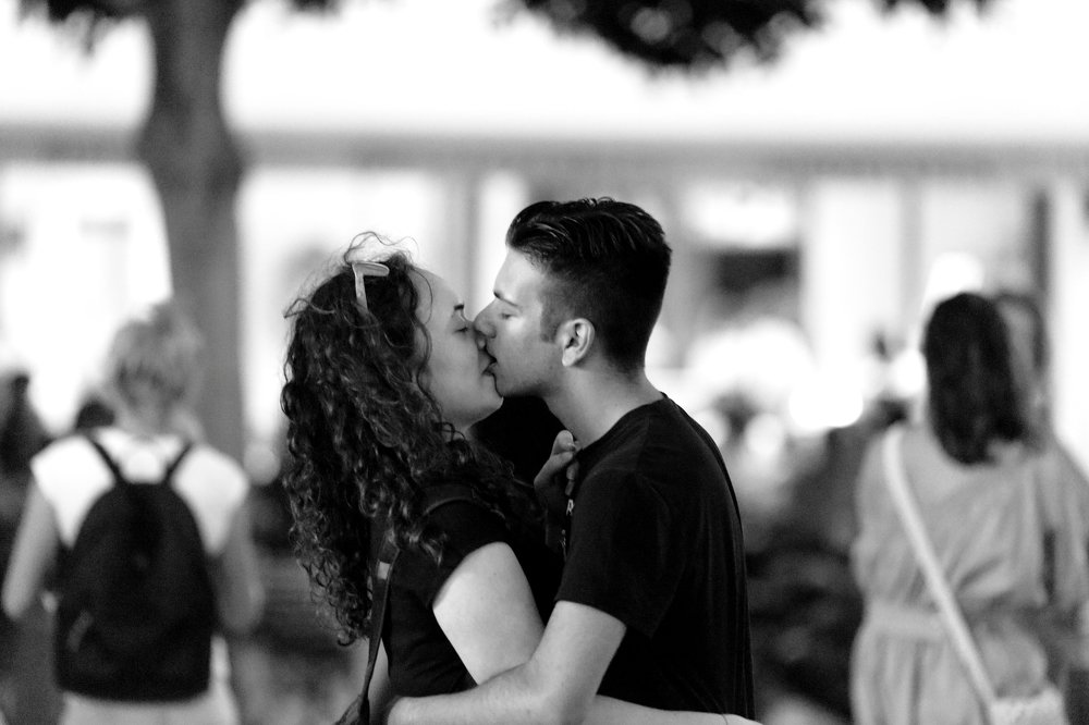 Люди... город...