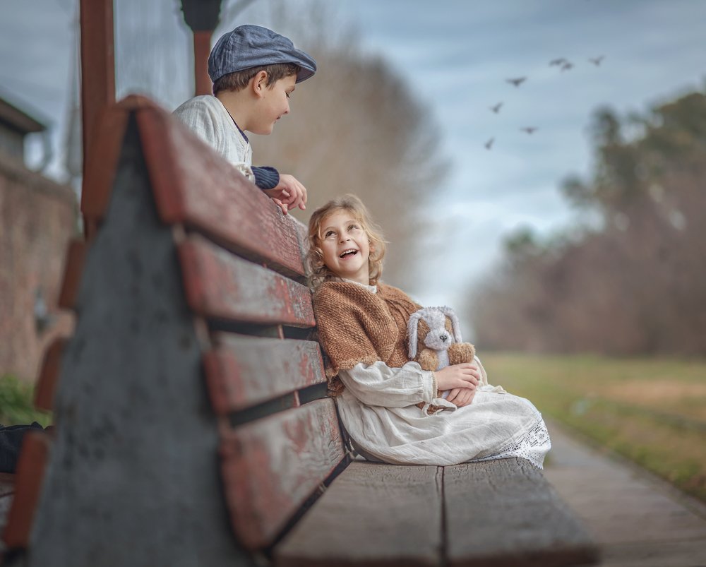 Siblings against the world.