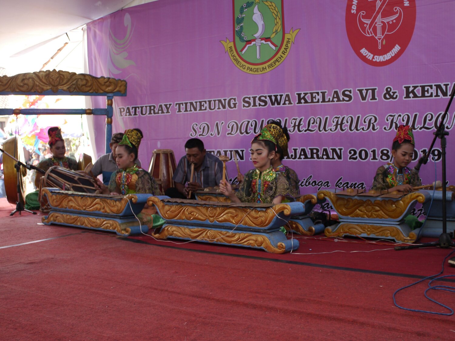 playing gamelan