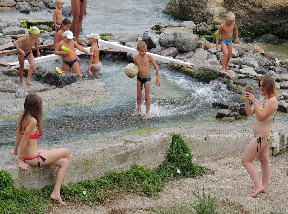 Дети на море