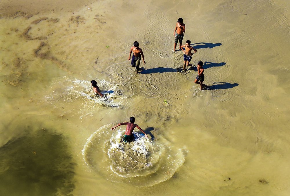 Blustery childhood of riverside children