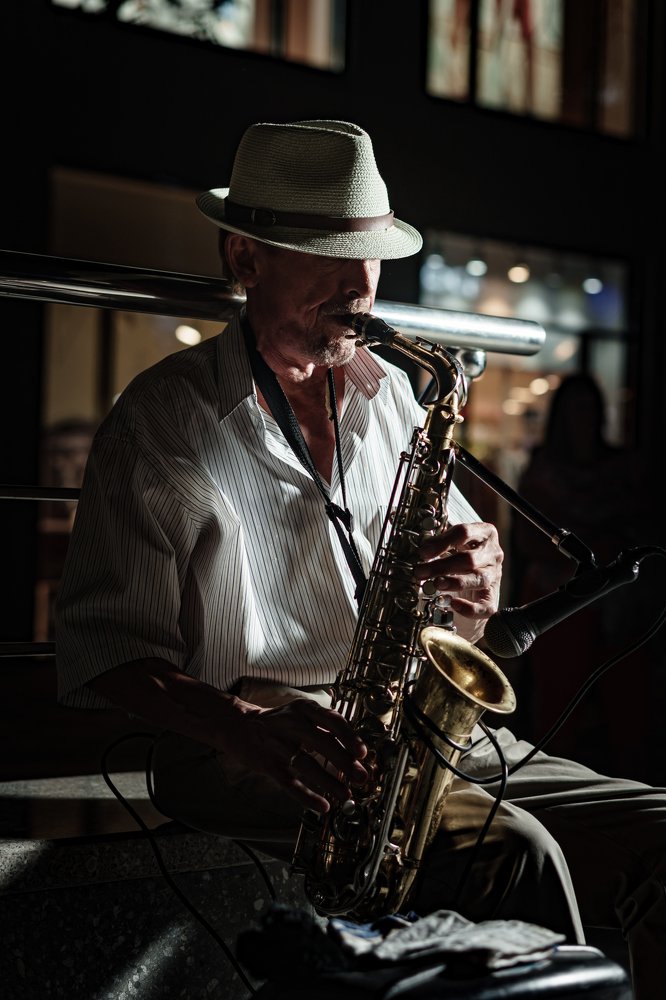 Саксофонист