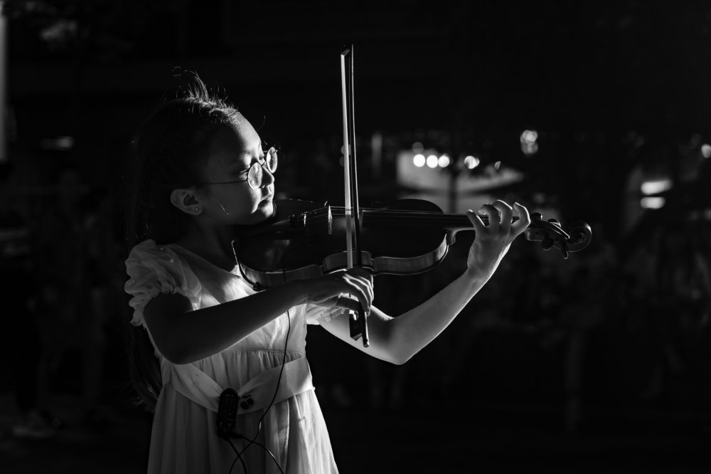 Юная скрипачка