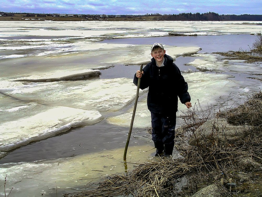 Ледоход на реке Онеге.