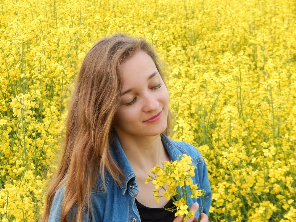 Ресницы цвета рапс