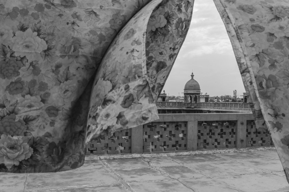 the minarlet through the curatins