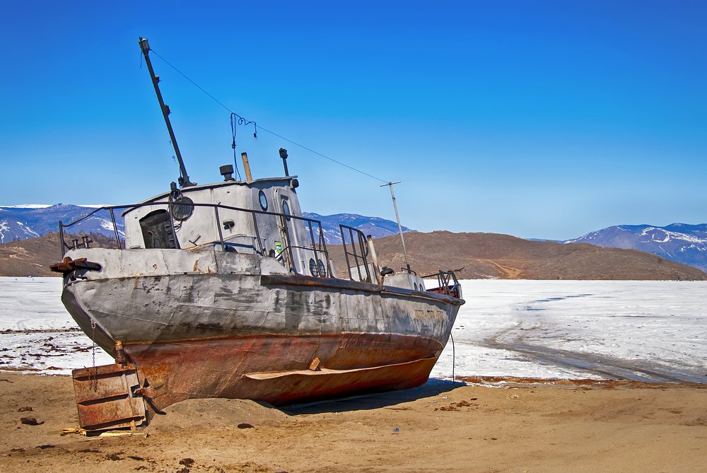 Баркас На Мели.