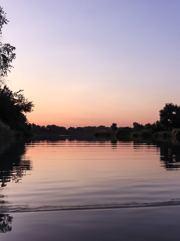 Закат на берегу реки