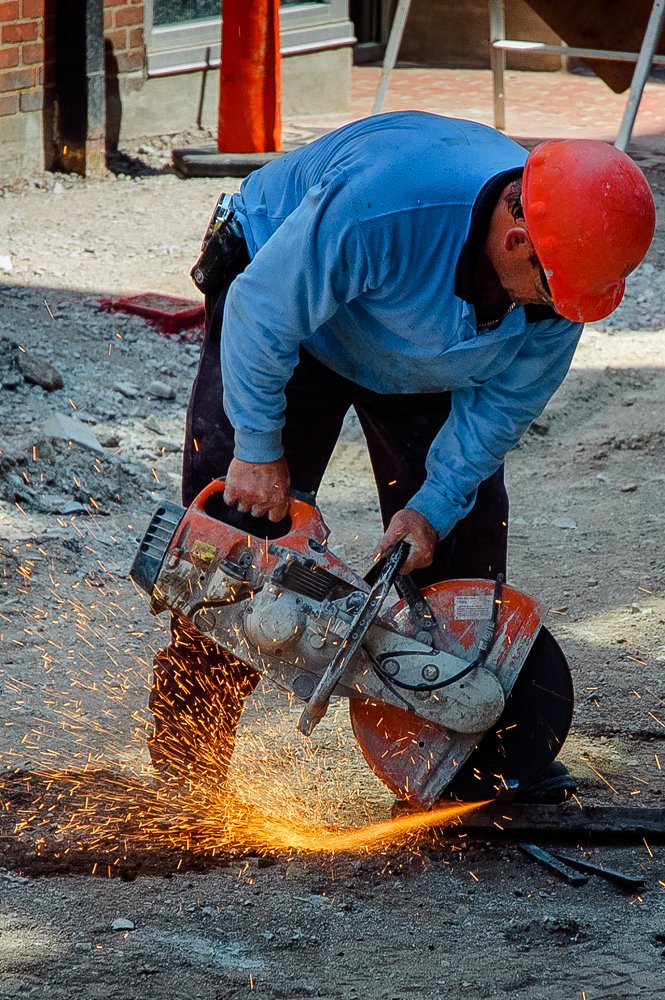 Работать надо с искрой