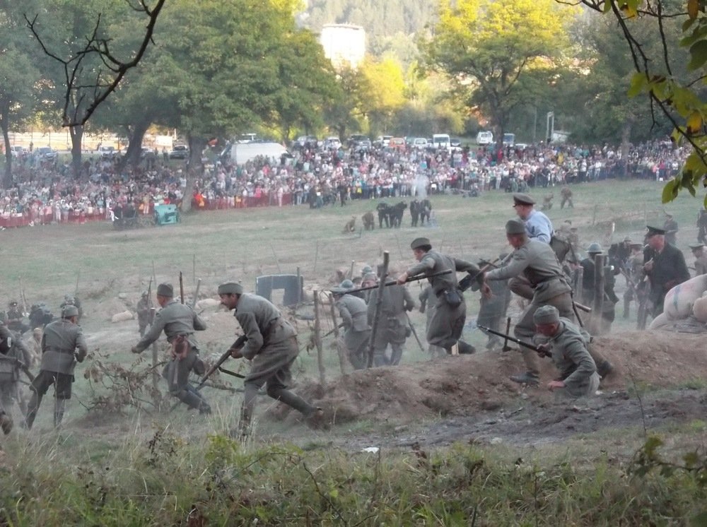 Военна възстановка