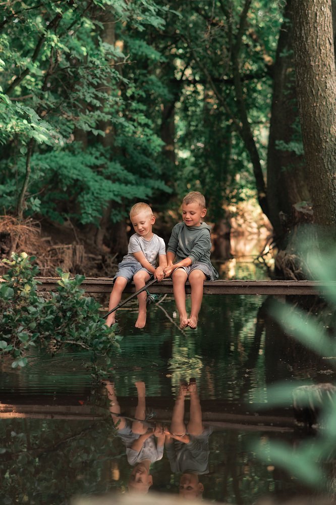 Рыбачим с братом.