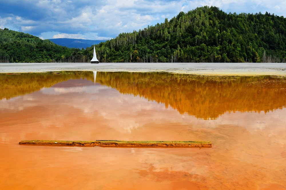 Geamăna - The village that lies under industrial waste