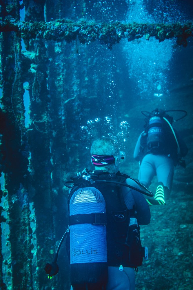 Divers in Patris Shipwreck