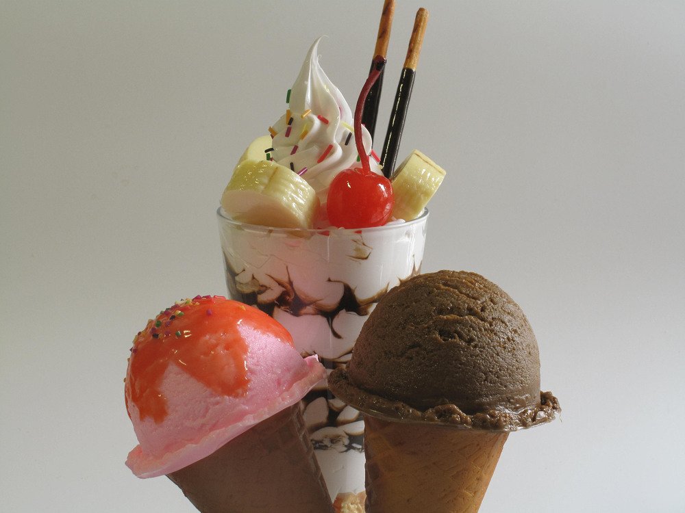 strawberry chocolate ice cream and kub