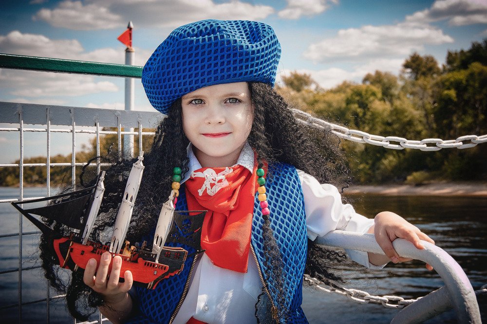 Пиратка с косичками