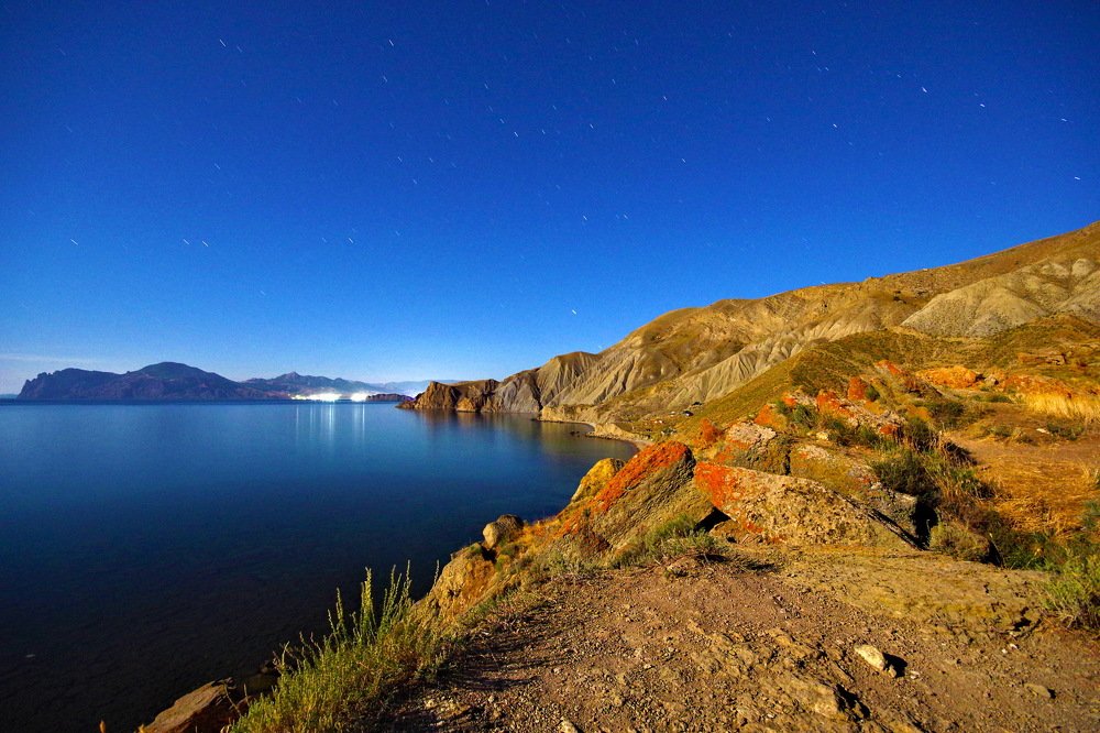 Вид на ночной Коктебель